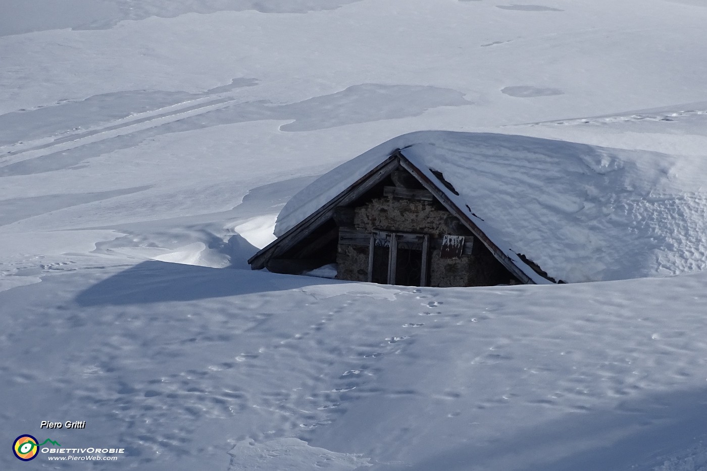 74 Baita semisommersa dalla neve....JPG